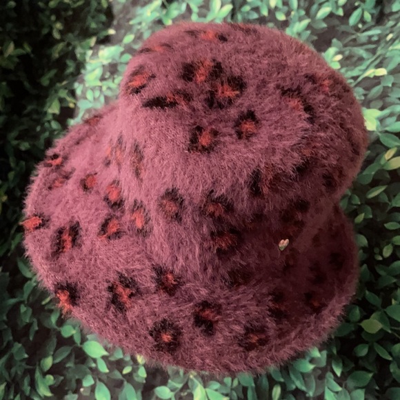 NWT- FAUX CASHMERE LEOPARD PATTERN HAT ( BRN/BLK/ORANGE/MOCHA BACKGROUND - Picture 4 of 8